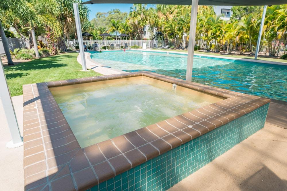 Ramada Encore By Wyndham Whale Cove Hervey Bay Exterior foto