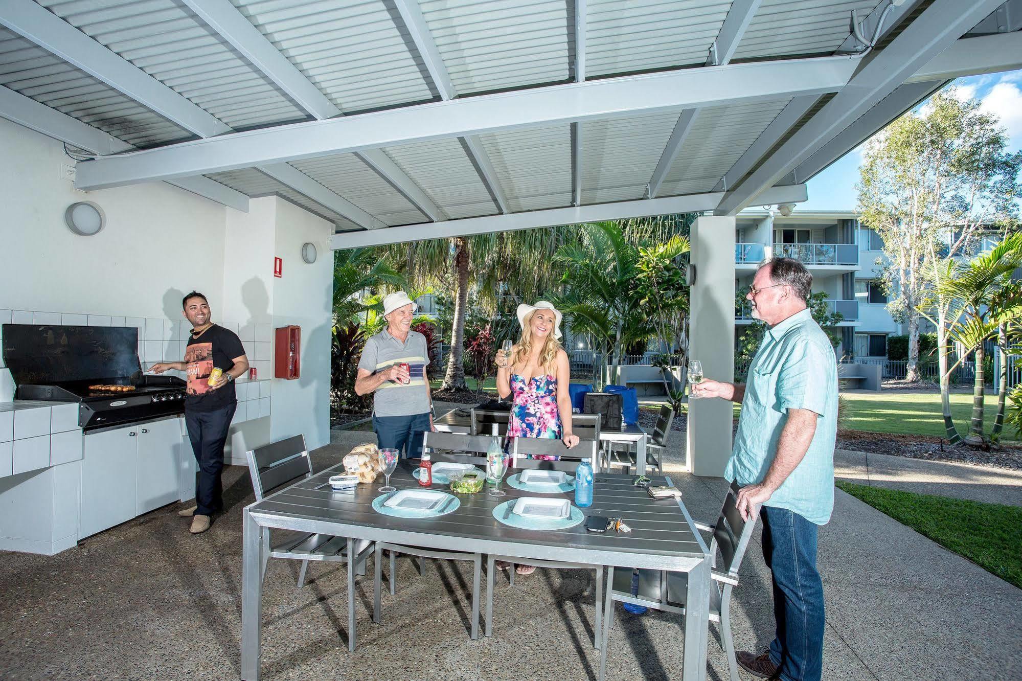 Ramada Encore By Wyndham Whale Cove Hervey Bay Exterior foto